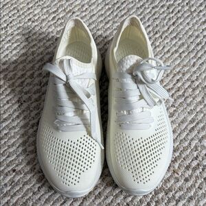CROCS Women's Cream Knit Sneakers